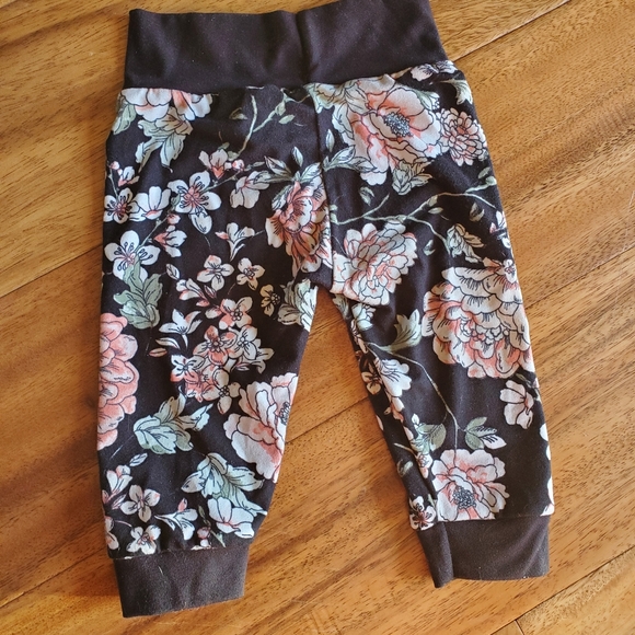 Baby Girl Outfit - Picture 6 of 7